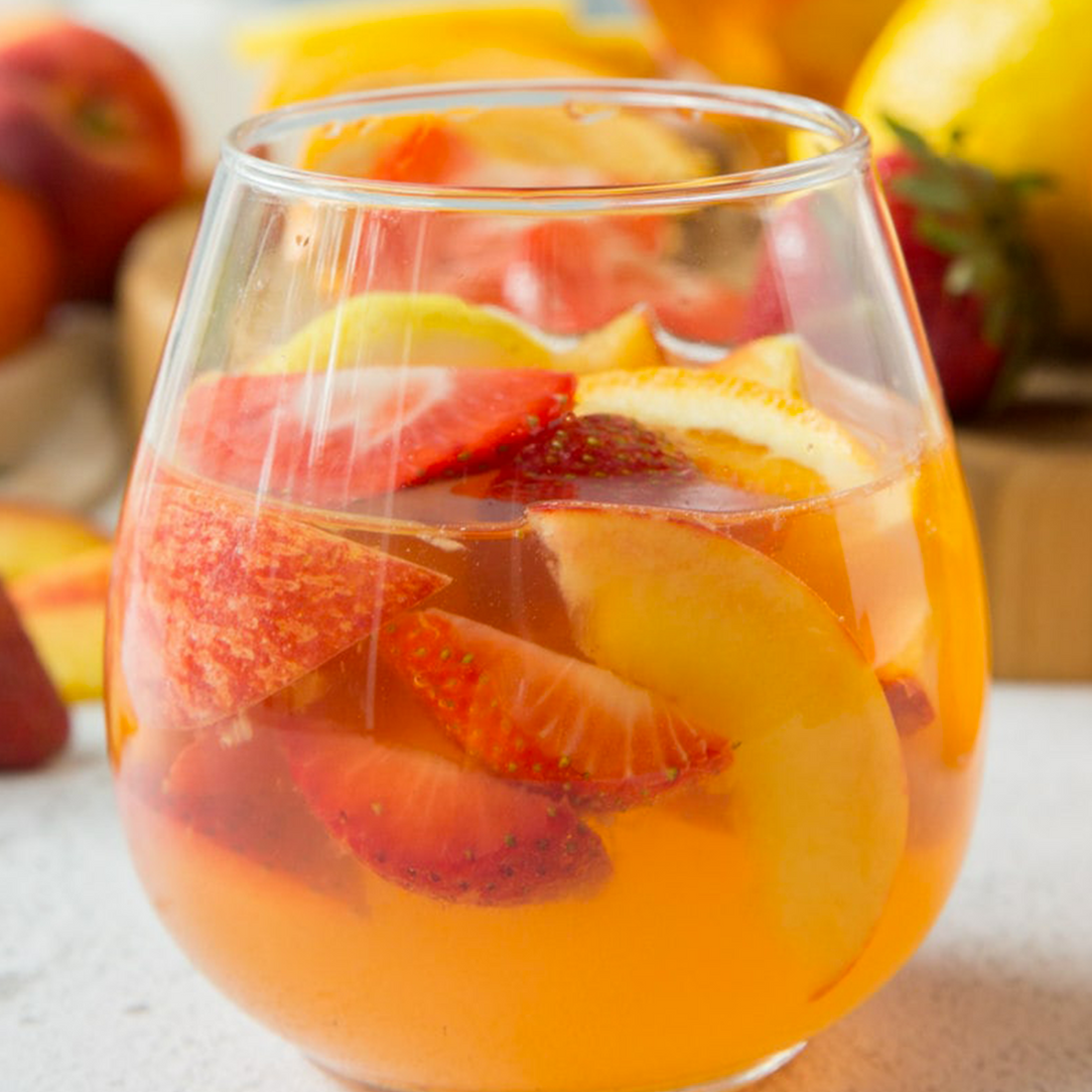 Sangria pommes Fuji, fraises et pêches